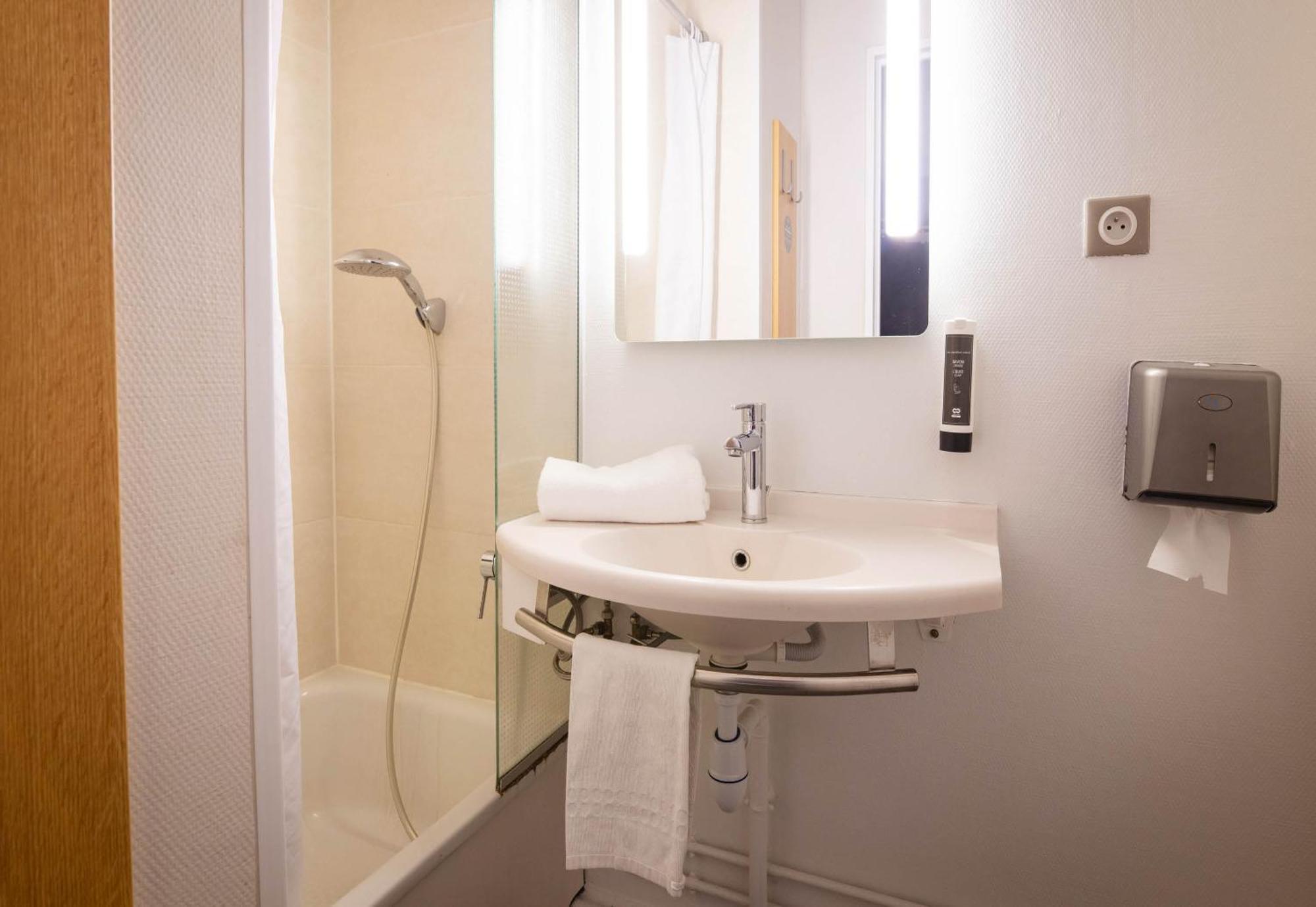 B&B Hotel Avignon 1 Le Pontet  Bagian luar foto